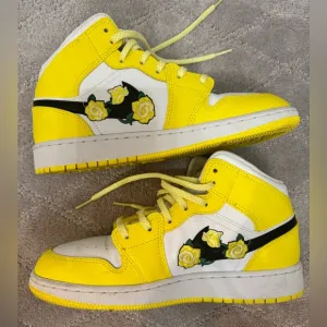 Youth Jordan 1 Mid Dynamic Yellow Floral