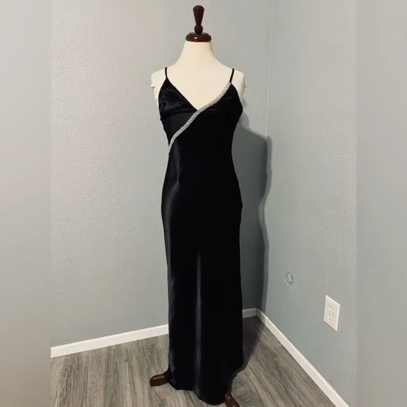 Zara Bloggers Fav Black Satin Effect Rhinestone V-Neck Midi ChristmasDress Sz M