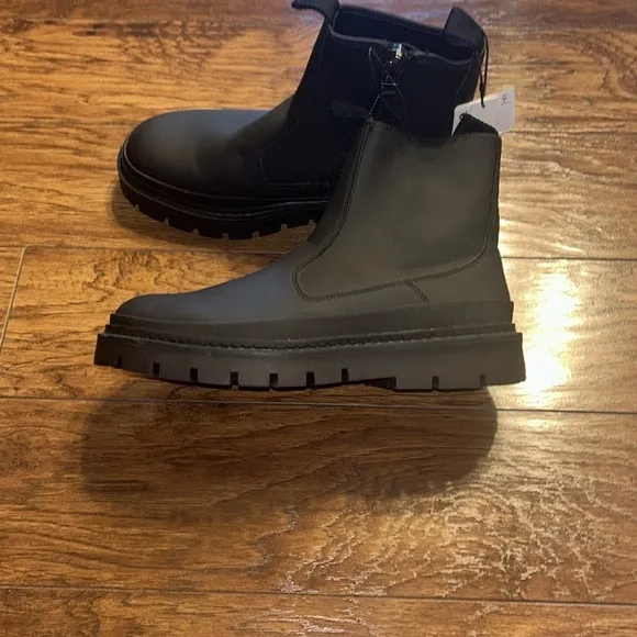 ZARA CHELSEA BOOTS WITH TRACK LUG SOLE NWT
