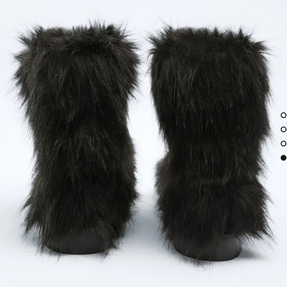 ZARA FAUX FUR ANKLE BOOTS FLAT ANKLE BOOTS. Bloggers favorite