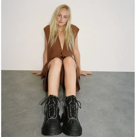 Zara | Low Heel Rubberized Lug Sole Ankle Combat Boots Size 6 NEW