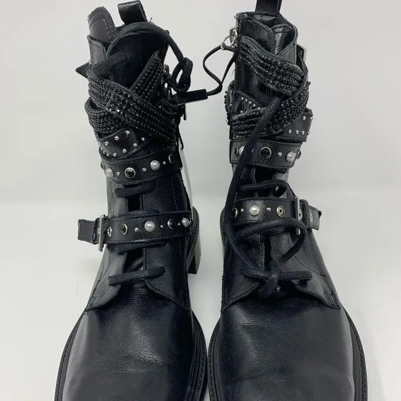 ZARA LOW HEELED LEATHER ANKLE BOOTS