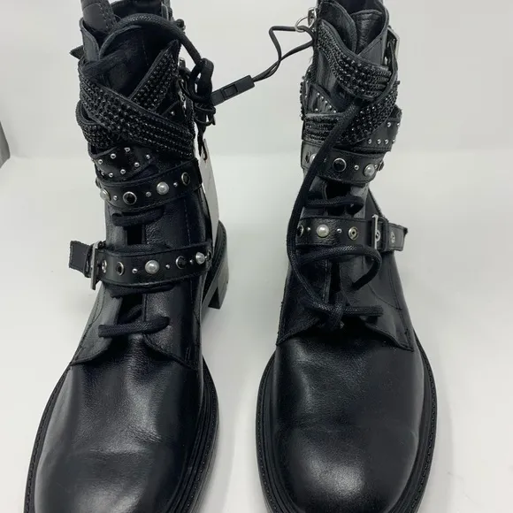ZARA LOW HEELED LEATHER ANKLE BOOTS