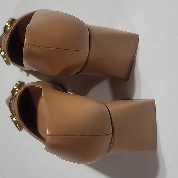 ZARA POINTY TOE BLOCKS HEELS GOLD BUCKLE WHIMSICAL TAN DRESSY GRANMA PUMPS US 10