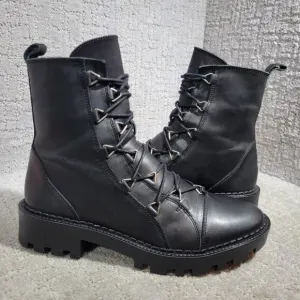 ZARA Trafaluc Women's Size 9 US Black Leather Metal Zipper Biker Ankle Boots
