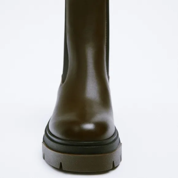 Zara Womens Chelsea Khaki Leather Ankle Boots Lug Soles múltiple size.